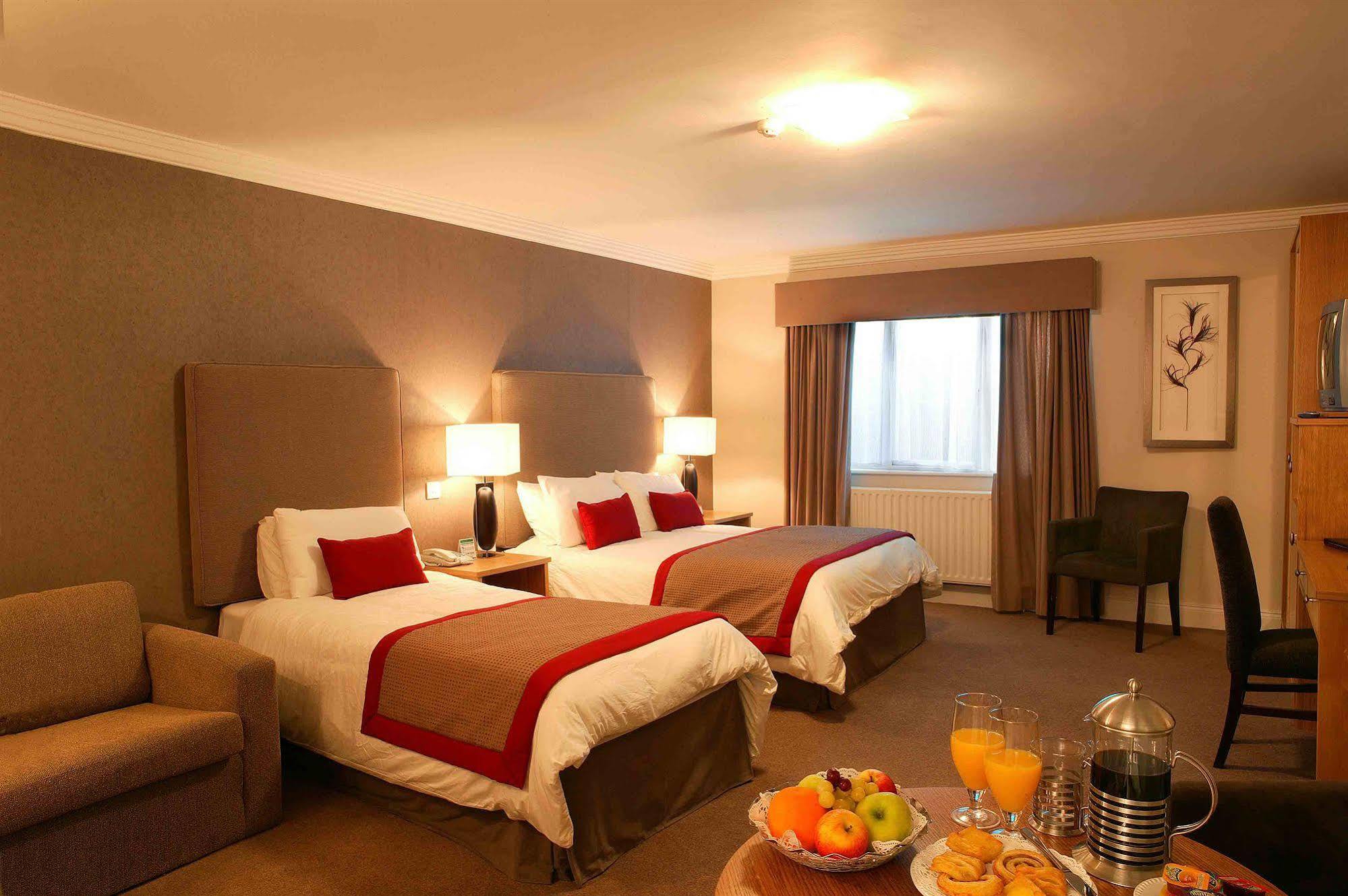Killarney Oaks Hotel Екстер'єр фото